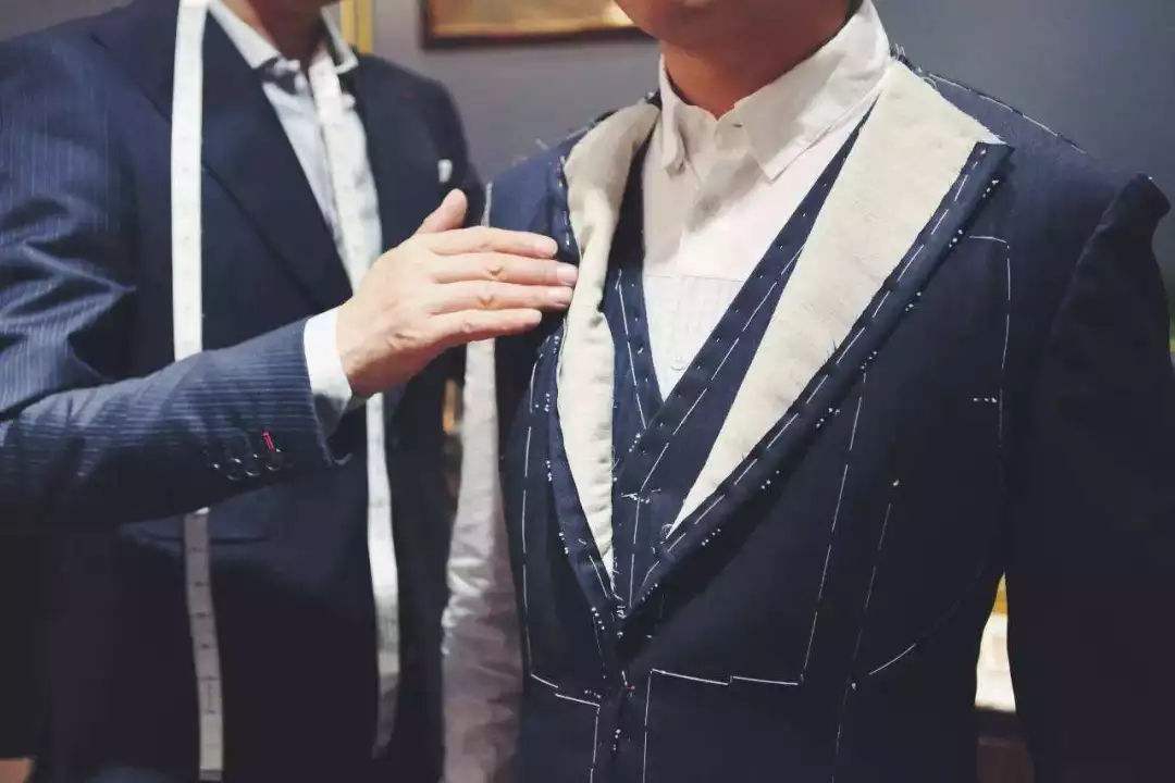 企業(yè)在選擇工作服的時候應(yīng)該如何挑選